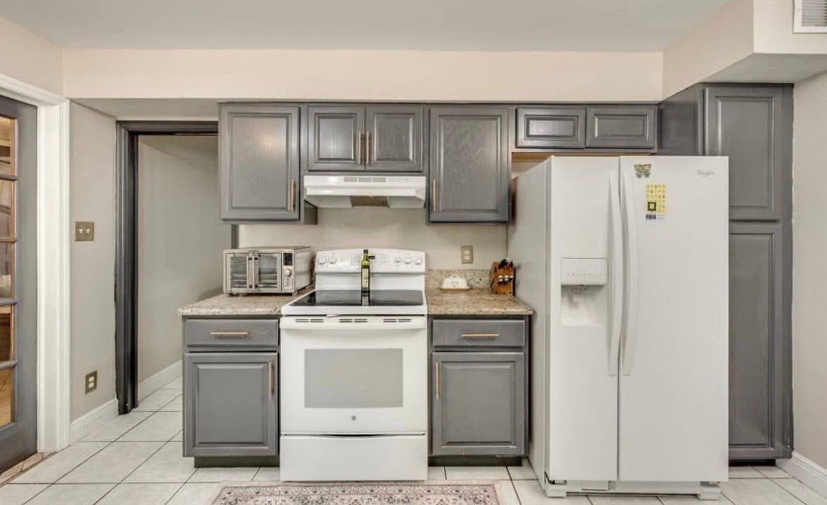 1 acre sleeps 14 6 BR with Pool. Pets welcome - Photo 2
