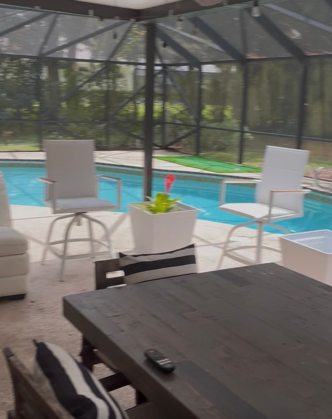 1 acre sleeps 14 6 BR with Pool. Pets welcome - Photo 1